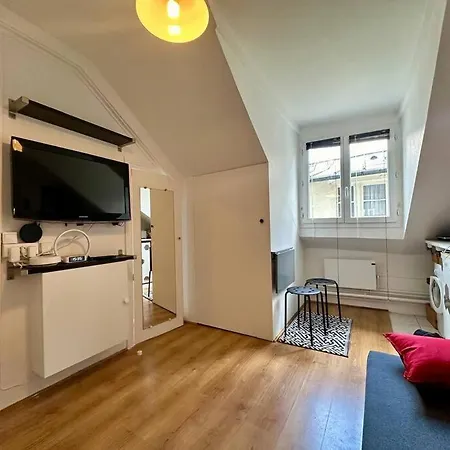 Apartment Au Proche Du Louvre